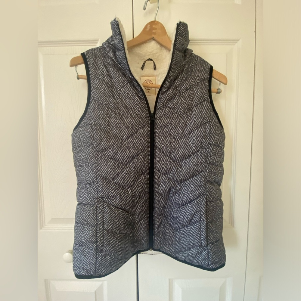 SO black and white puffer vest